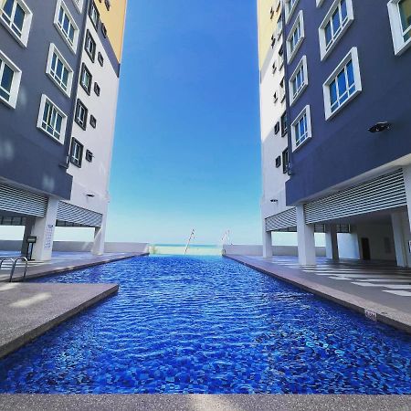 Ureshii Homestay Ladang Tanjung Kuala Terengganu With Pool Esterno foto